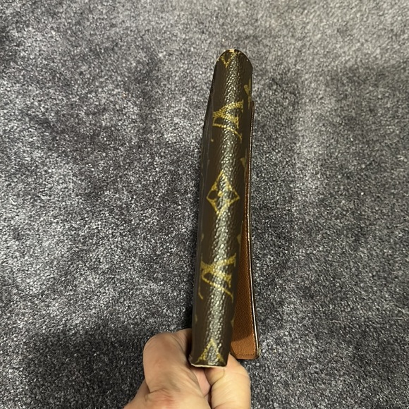 Luis Vuitton wallet. - Picture 15 of 17